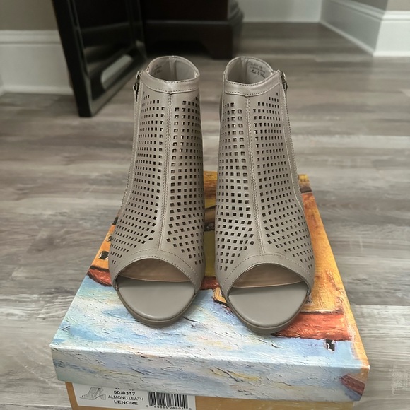Bella vita open toe bootie gray size 12 - Picture 2 of 2
